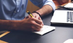Pros and Cons of Hiring a Content Writer